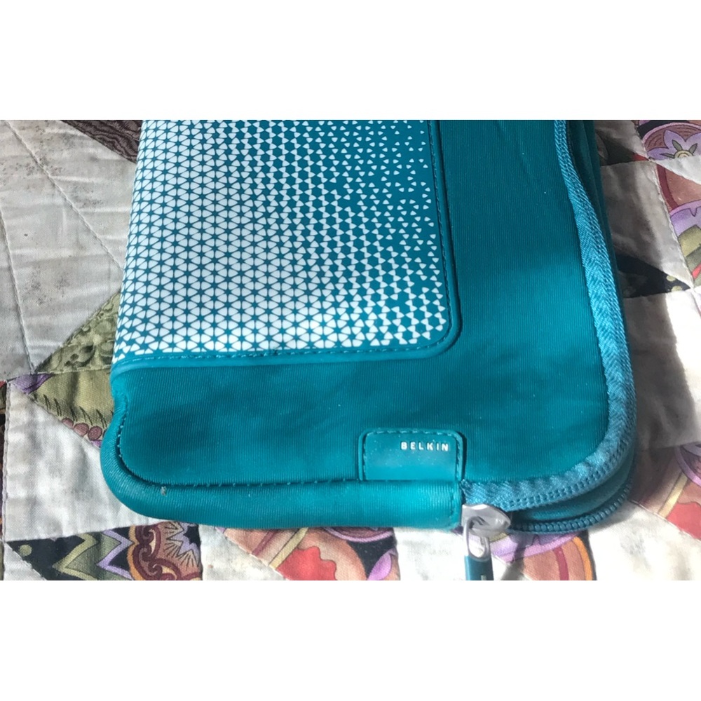 Belkin neoprene zippered case